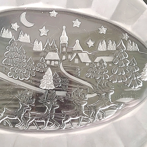 Christmas Scene Santa Claus Reindeer Nighttime Etched Frosted Glass Pie  Platter - Picture 6 of 14